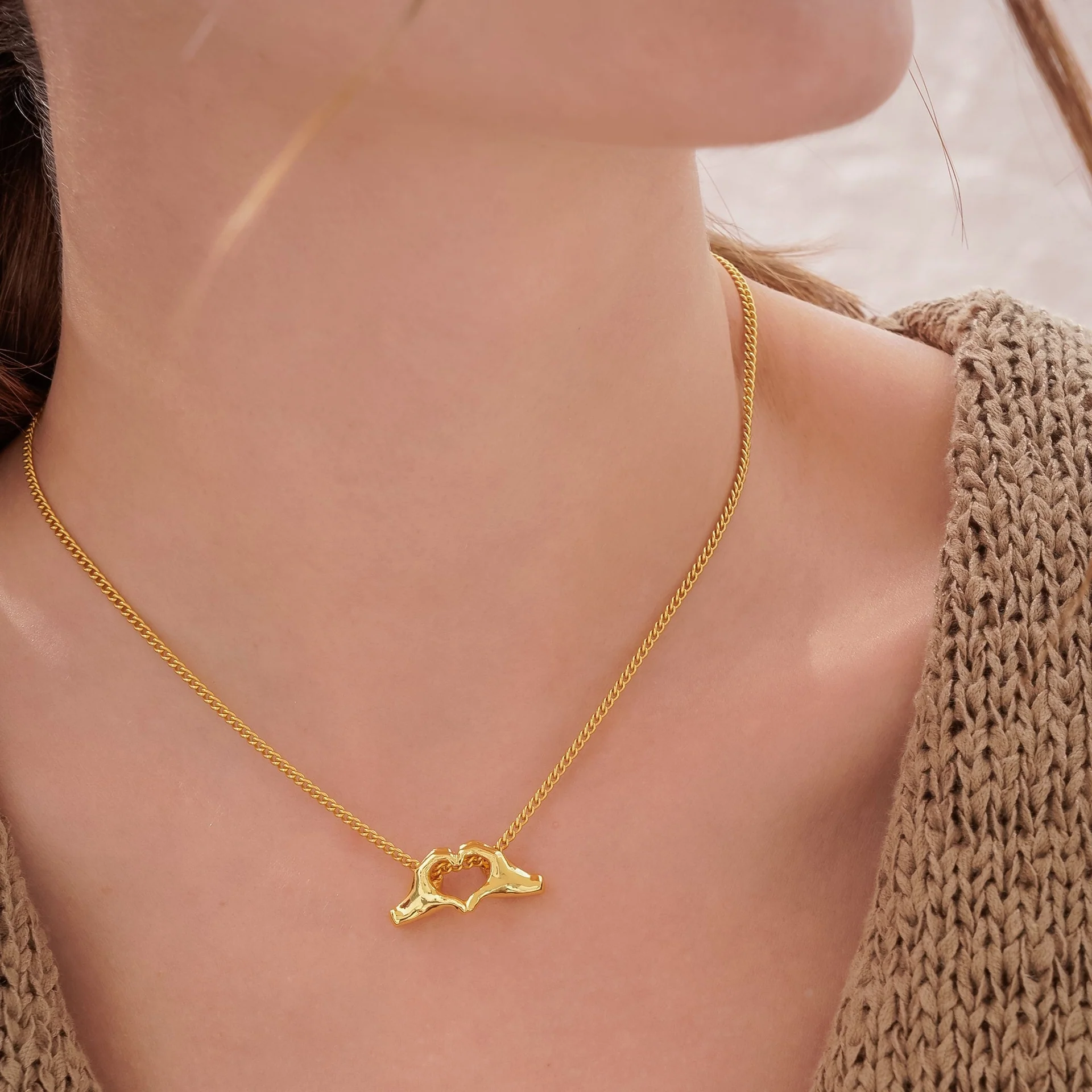 Collar Manos Corazón